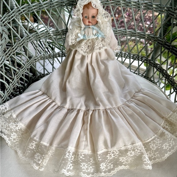 1992 GUNNY, 10 1/2” PORCELAIN DOLL WITH CLOTH BODY. - Picture 2 of 14